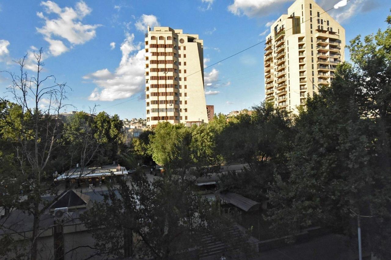 Beautiful Apartment Near The Republic Square 예레반 외부 사진